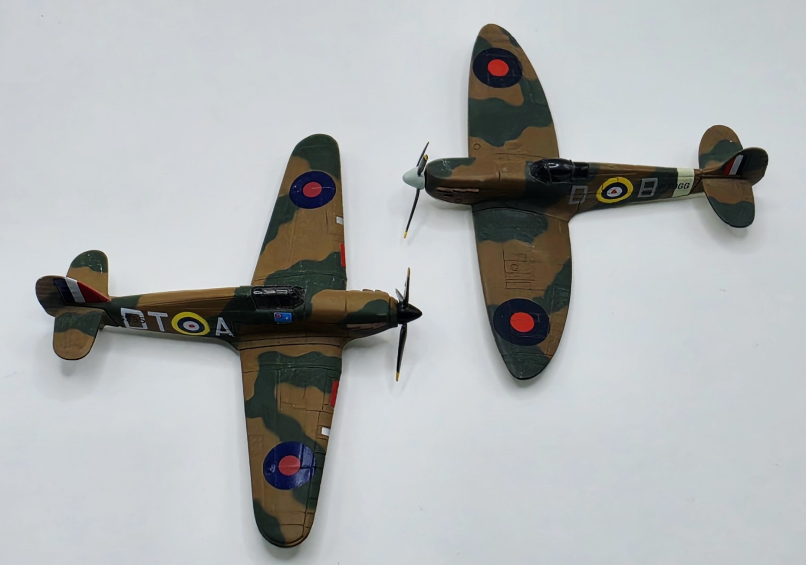 Corgi CS90686 Spitfire Hurricane Battle of Britain Diecast 2-Plane Set RAF