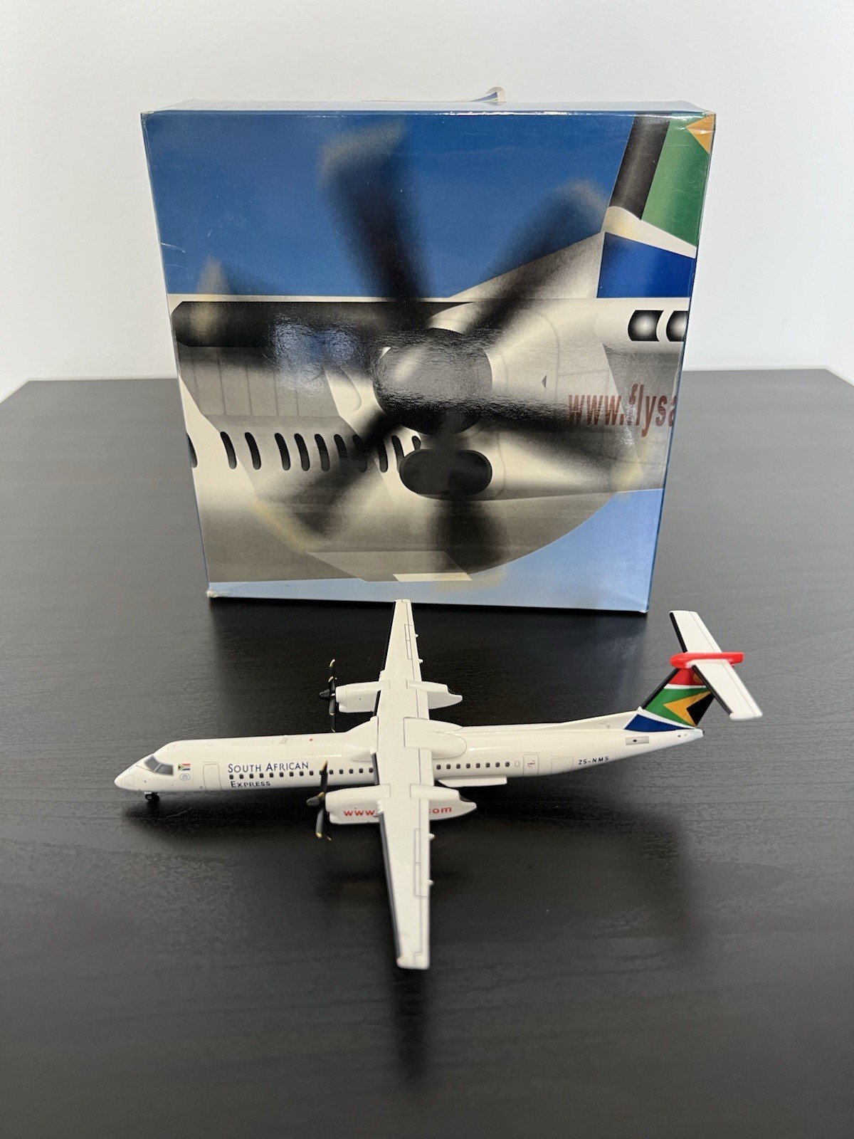 1:200 Jet-X South African Express Q400 Dash 8 ZS-NMS Diecast