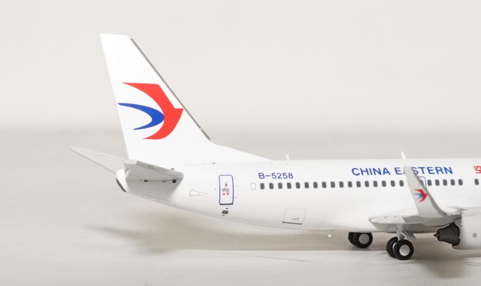 1:400 Panda Models China Eastern Airlines B 737-700 B-5258 94039 C0056 Airpla…