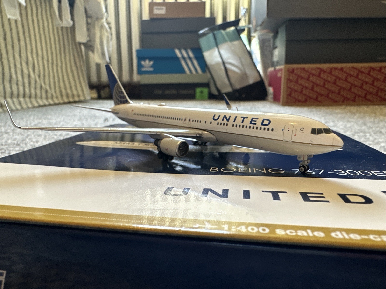 Gemini Jets 767-400 United Airlines N69059 in 1:400