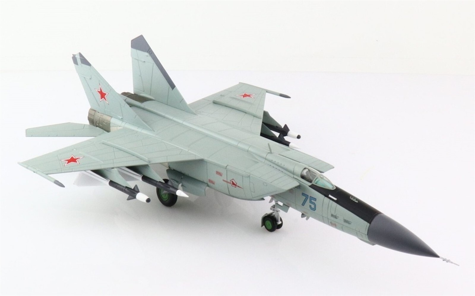 Hobby Master 1/72 MiG-25PD Foxbat-E Soviet Air Force, Blue 75, USSR, 1979 HA5607