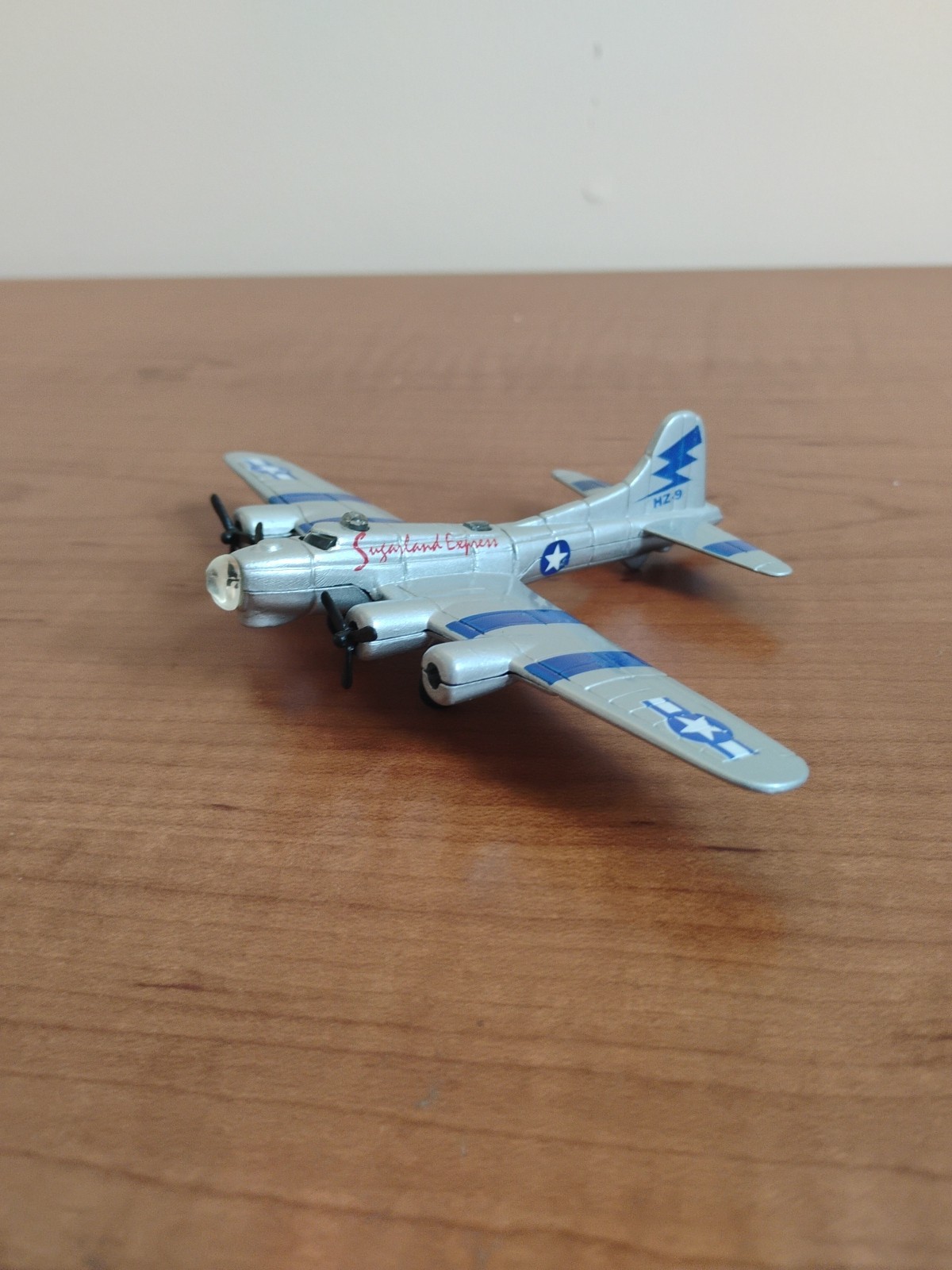 Maisto B-17 Flying Fortress Diecast Sugarland Express