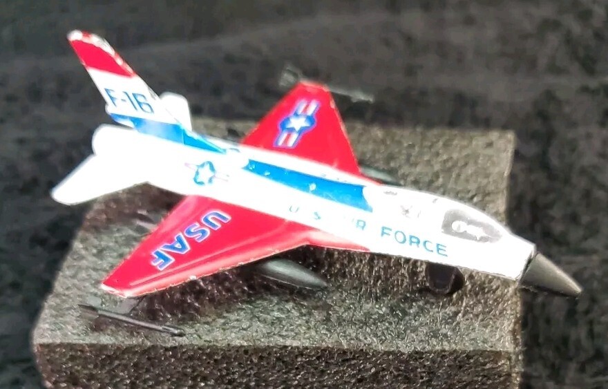 Zee Toys Dyna-Flite A144 US Air Force General Dynamics F-16 Fighting Falcon