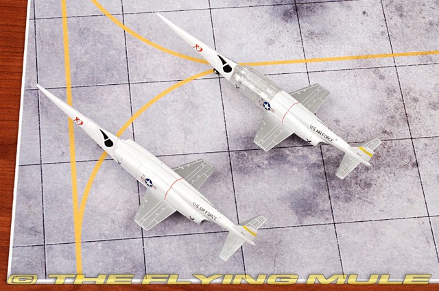 Dragon Models 1:144 X-3 Stiletto NACA/USAF #49-2892 2-Piece Set
