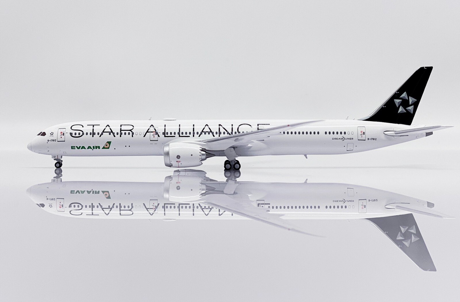 JC Wings 1:400 Eva Air B787-10 Dreamliner ‘Star Alliance – Flaps Up’ B-17812