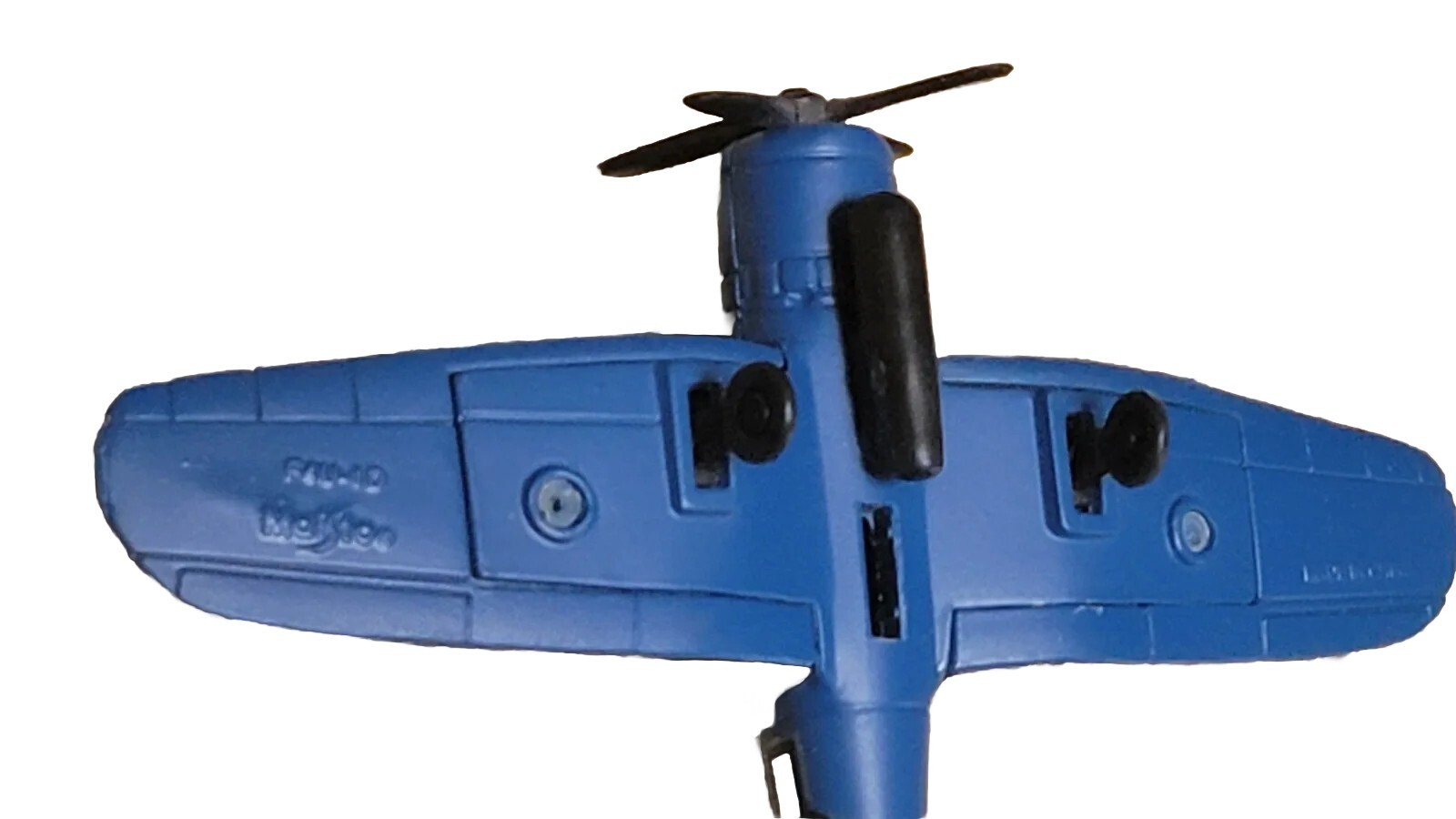 Maisto WWII MILITARY PLANE FLYING F40-ID CORSAIR