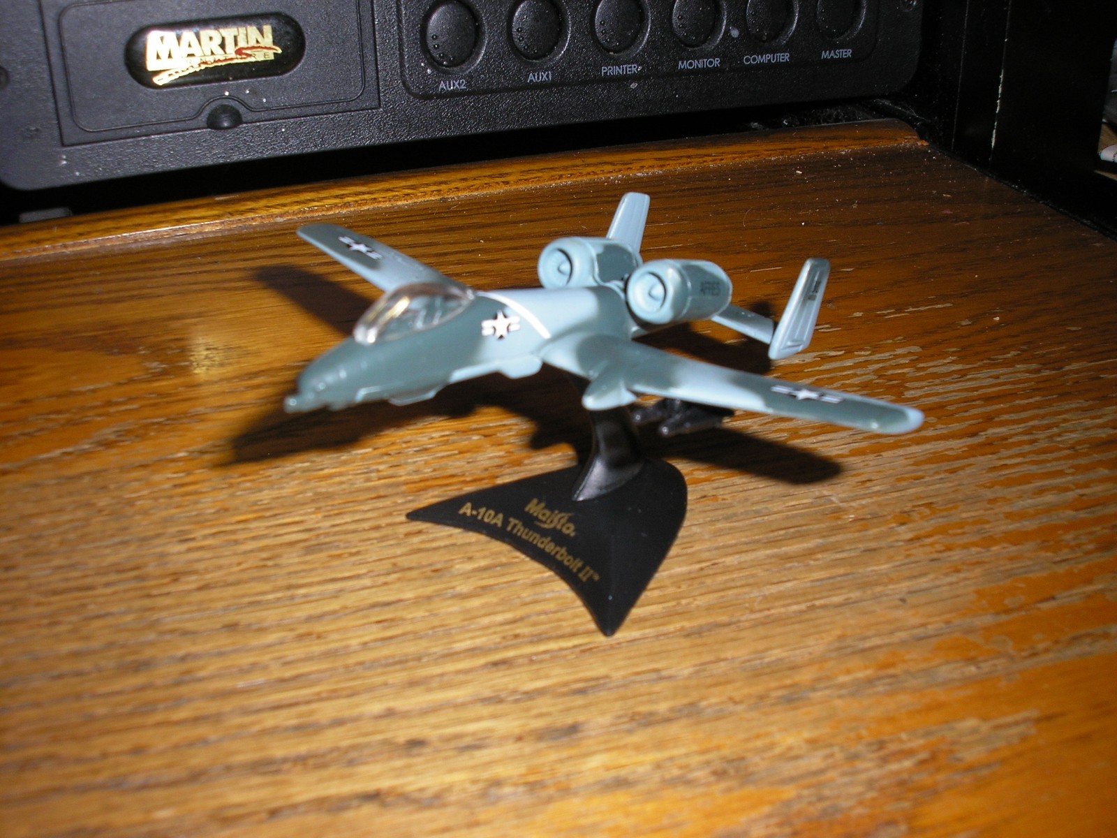 Maisto A-10A Thunderbolt II Fighter Jet Airplane NO LANDING GEAR w Stand Free SH