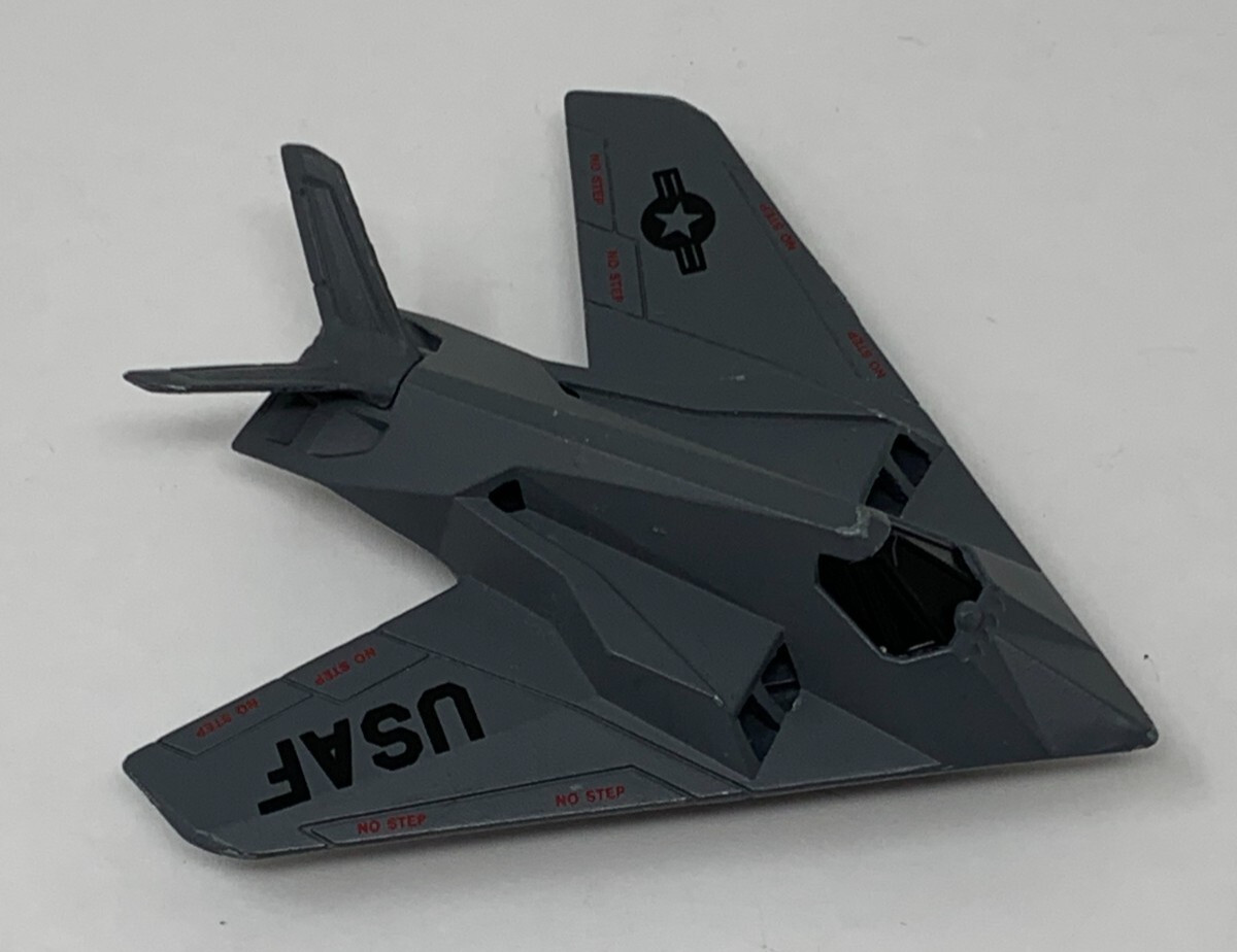 Matchbox 1990 Stealth Fighter F-117A 4″