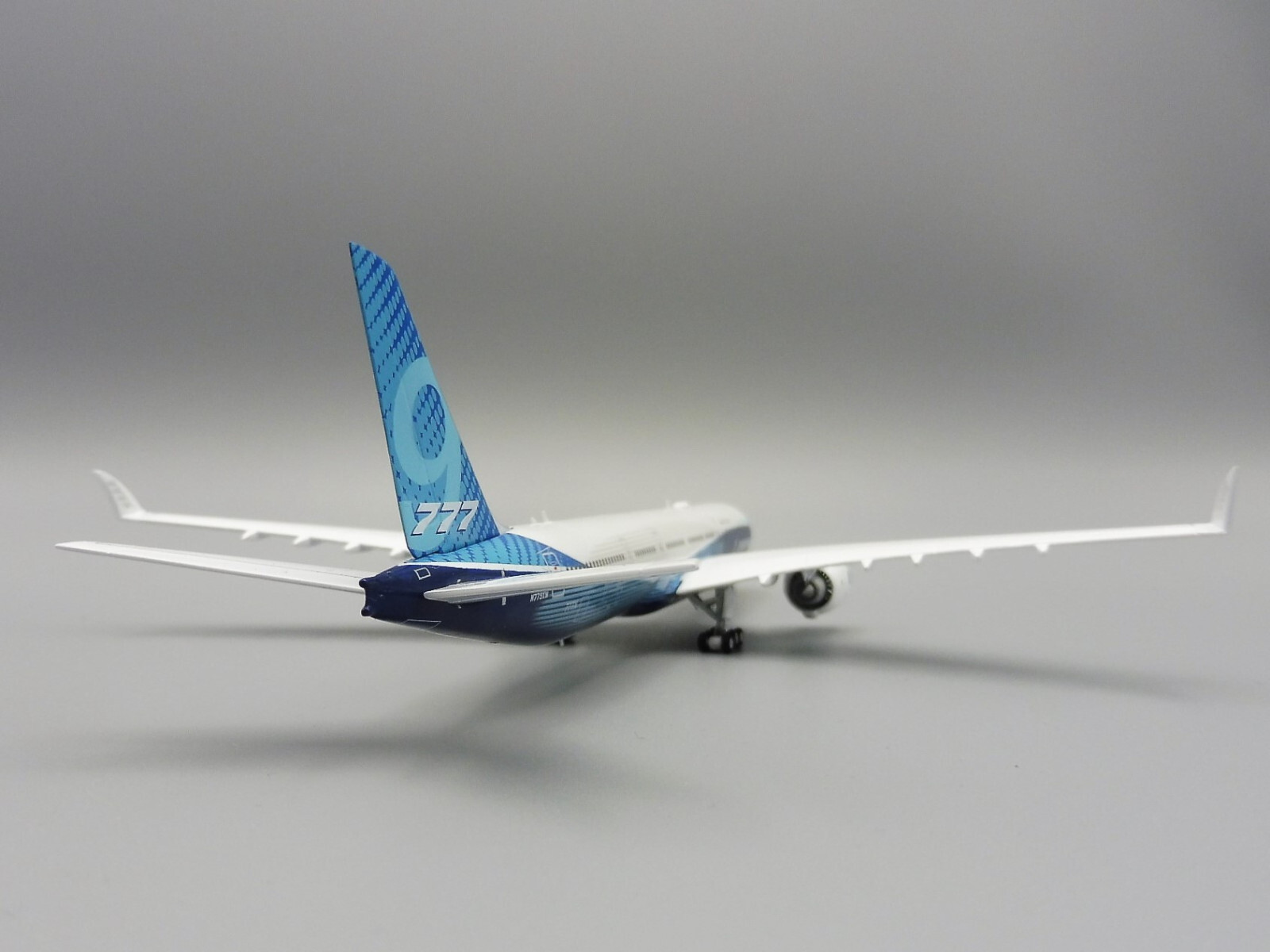 Boeing 777-9 House Colours 1/400 JC Wings LH4160X 777 Folded Wingtips N779XW