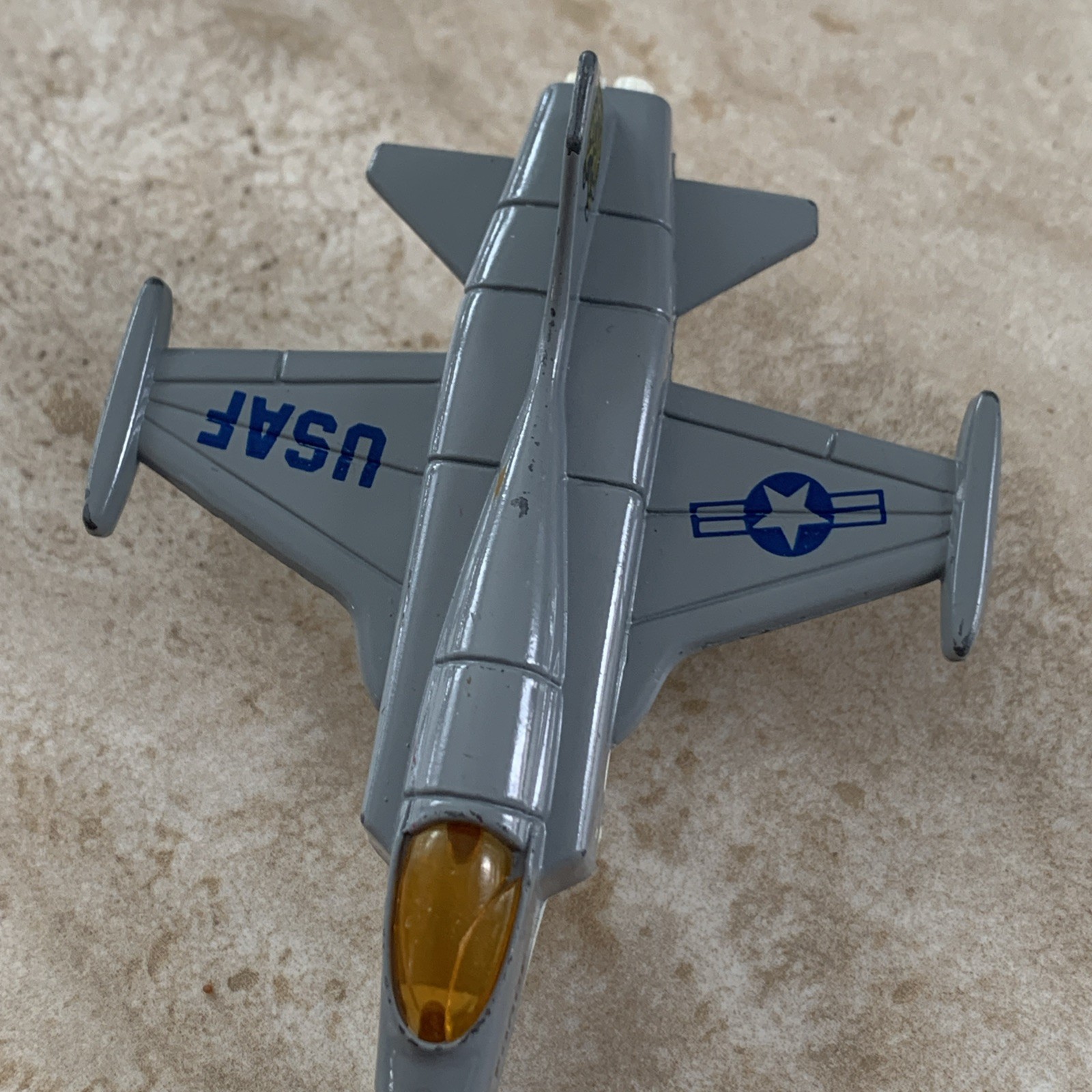 F-15 Eagle – USAF Airplane F5A Freedom Missing Wheels