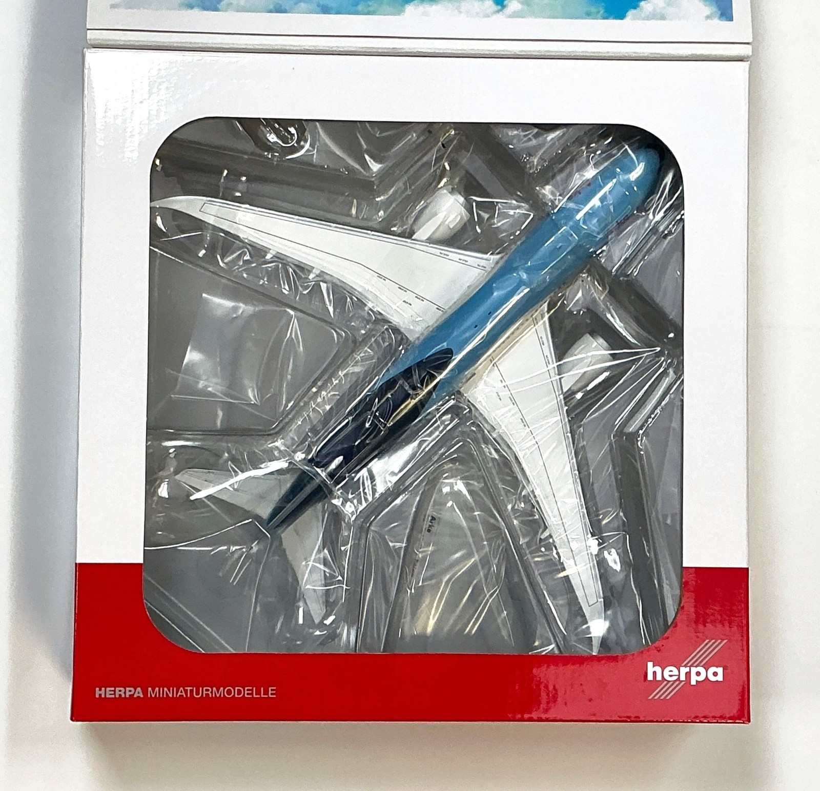 Herpa 557122 Arke Boeing 787-8 Dreamliner 1/200 Scale Hard Plastic Model