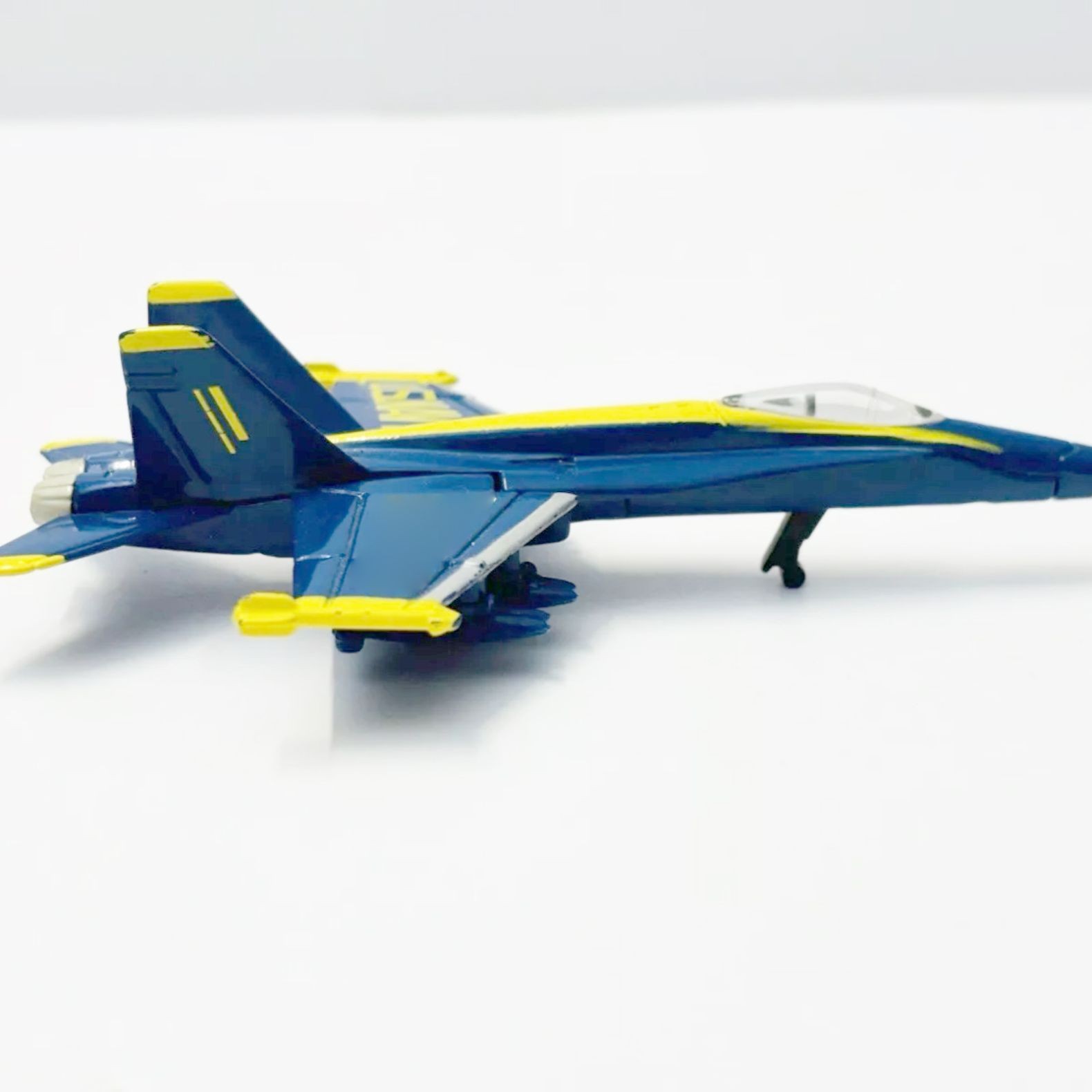 Collectible F/A-18 Hornet Fighter Jet Model Die-Cast 1:64 Scale for Adults 13cm