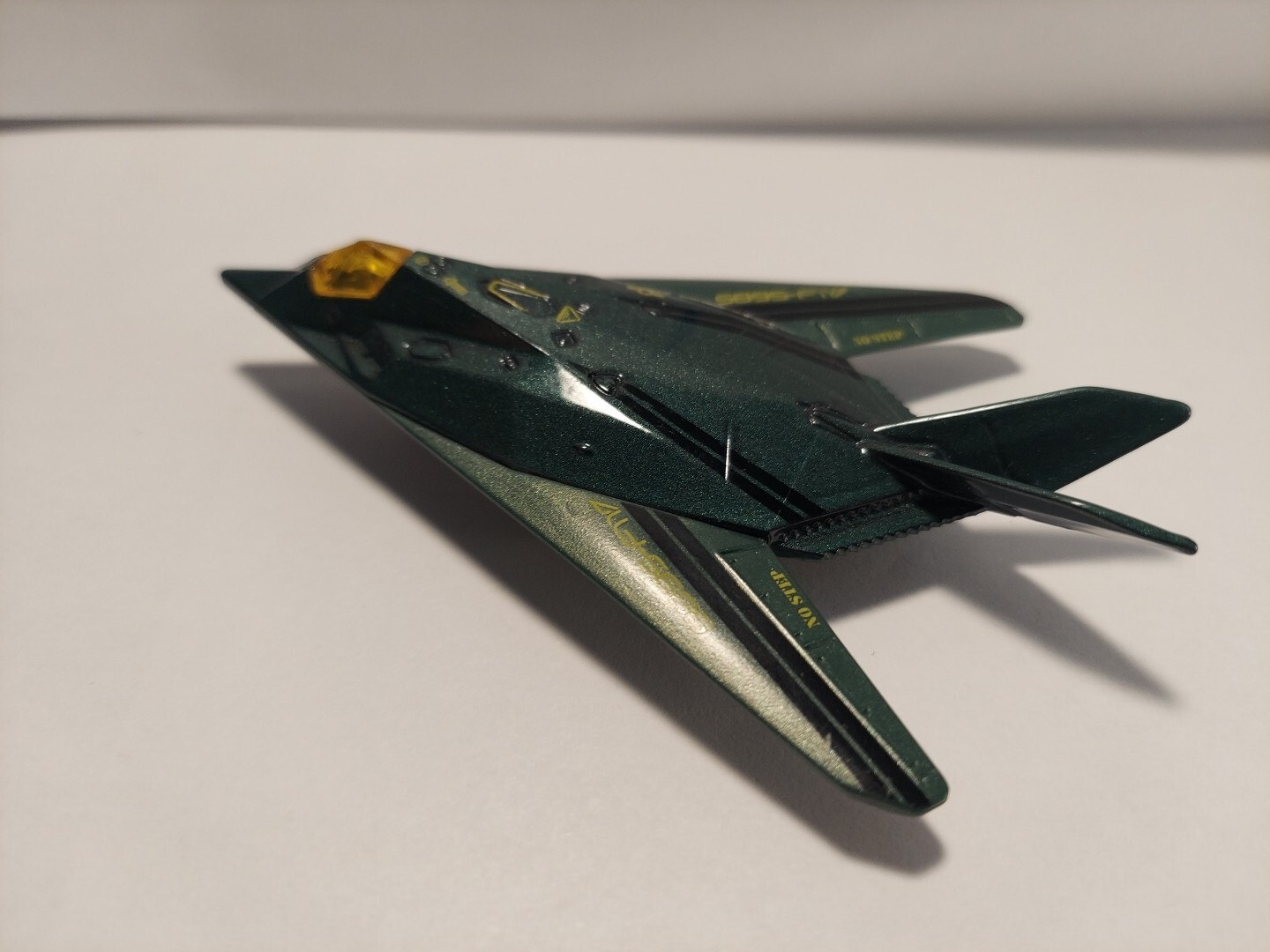 Matchbox LockHead F-117 Night Hawk 2010 Green Stealth Fighter