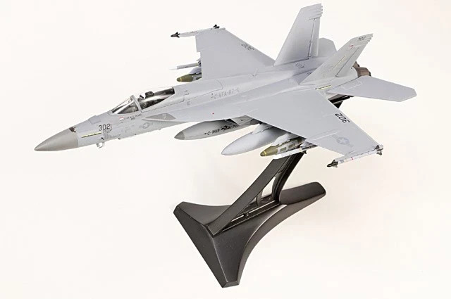 JC Wings 1/72 F/A-18E Hornet US Navy Golden Warriors July 2017 JCW-72-F18-021