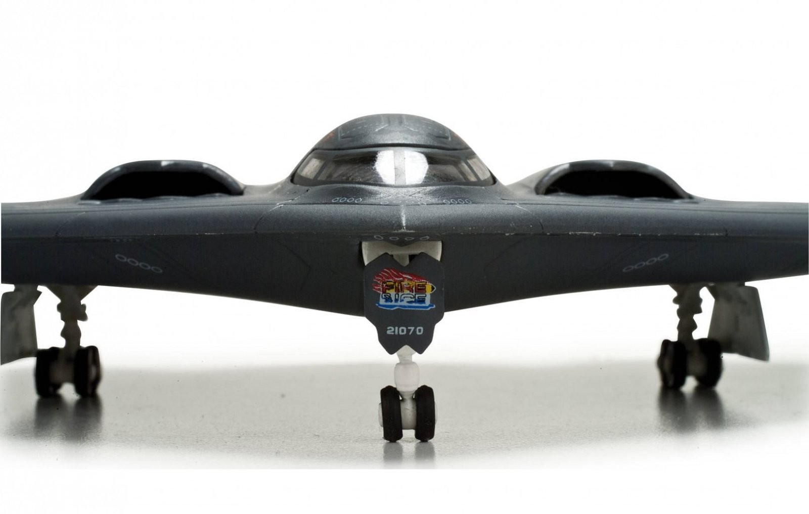 Herpa 1:200 B-2A Spirit USAF USAF 412th TW Spirit of Ohio – Fire & Ice 553919