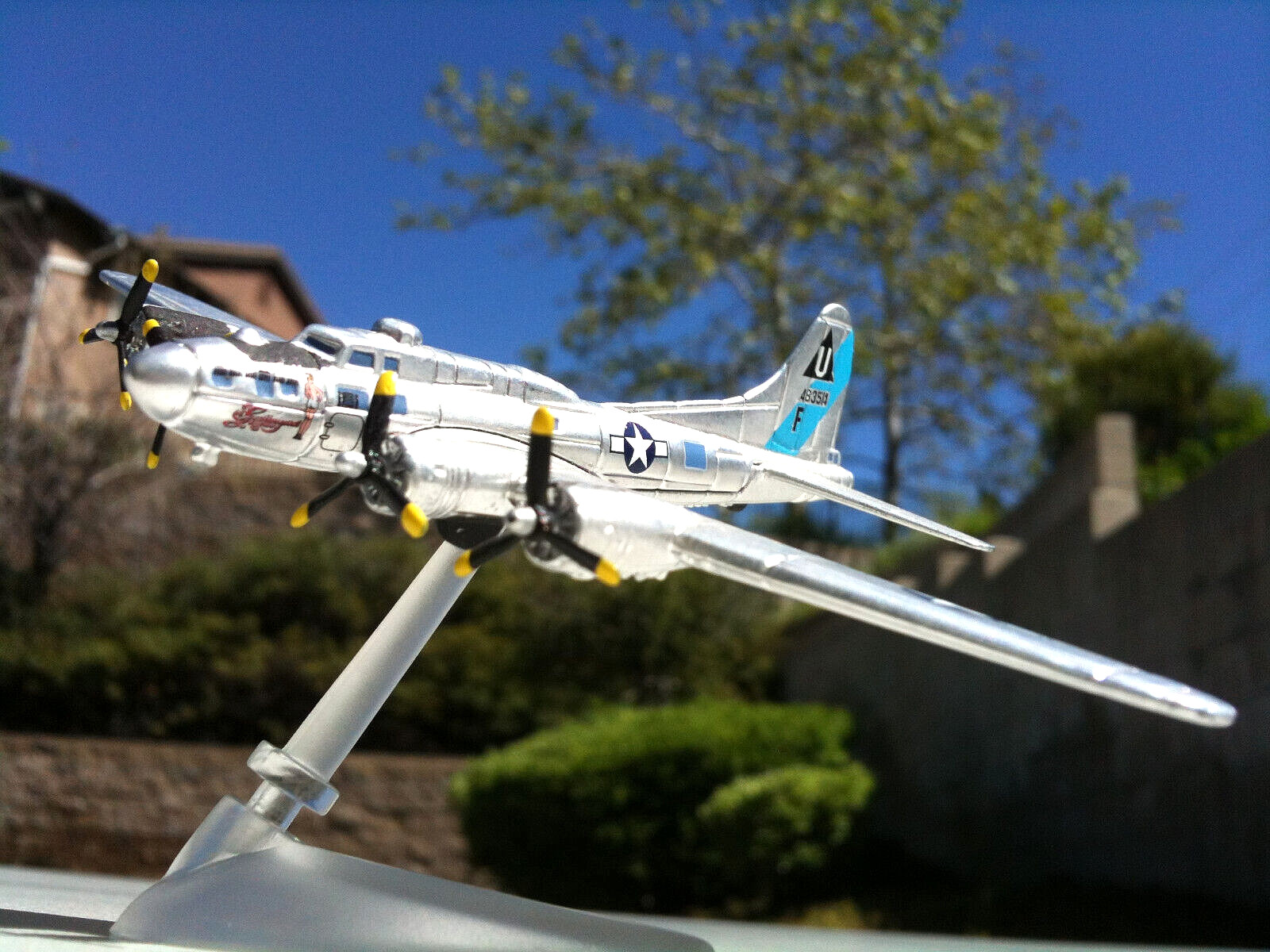 Corgi Boeing B17G Flying Fortress Confed. Air Force “Sentimental Journey” 1:300
