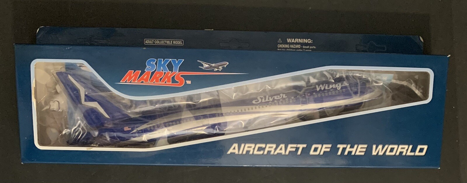 Sky Marks Aircraft of the World Silver Wings Boeing B787-8 Scale 1/200