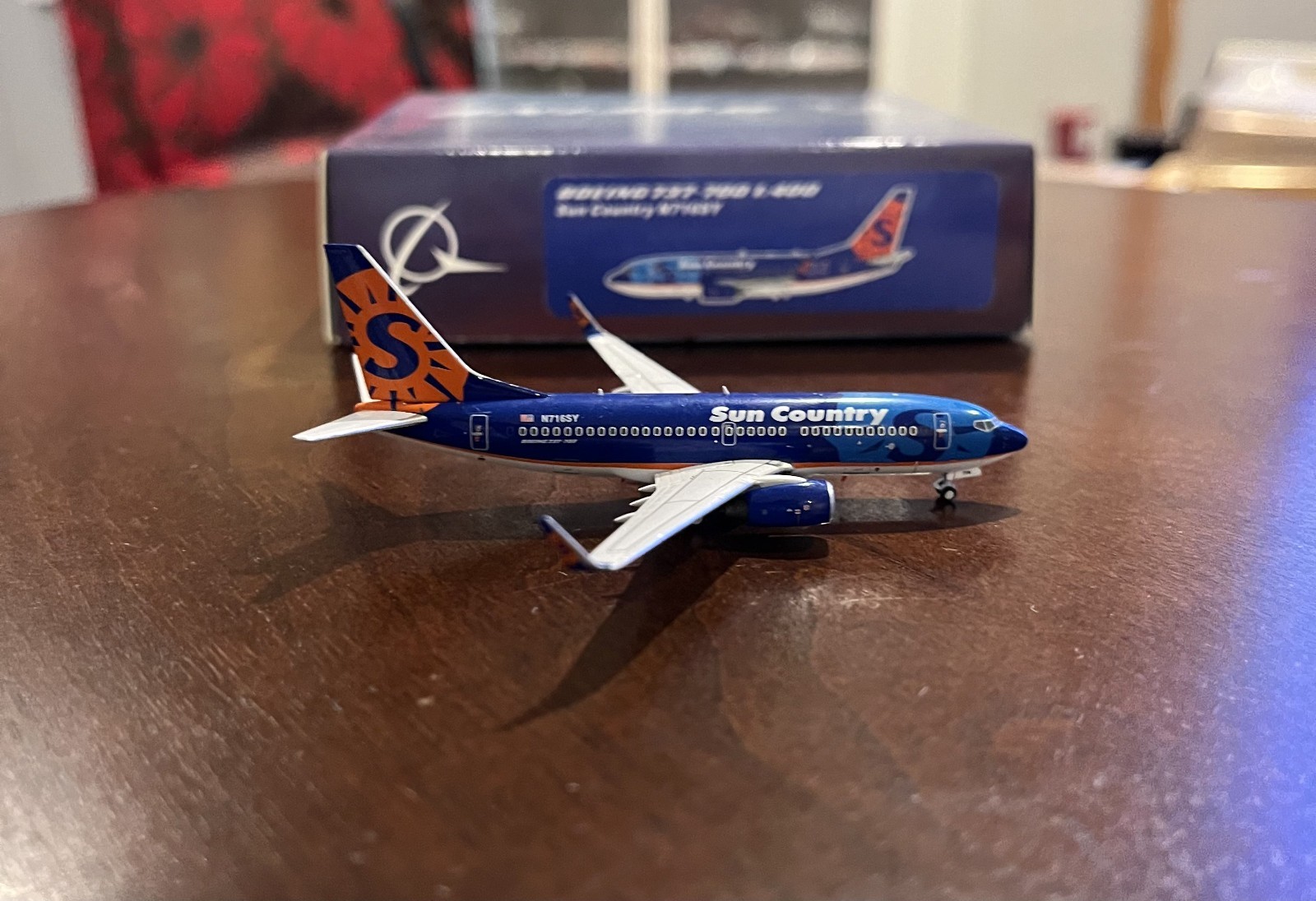 Sun Country Airlines Boeing 737-700 Panda Model 1:400 Reg: N716SY MINT Condition