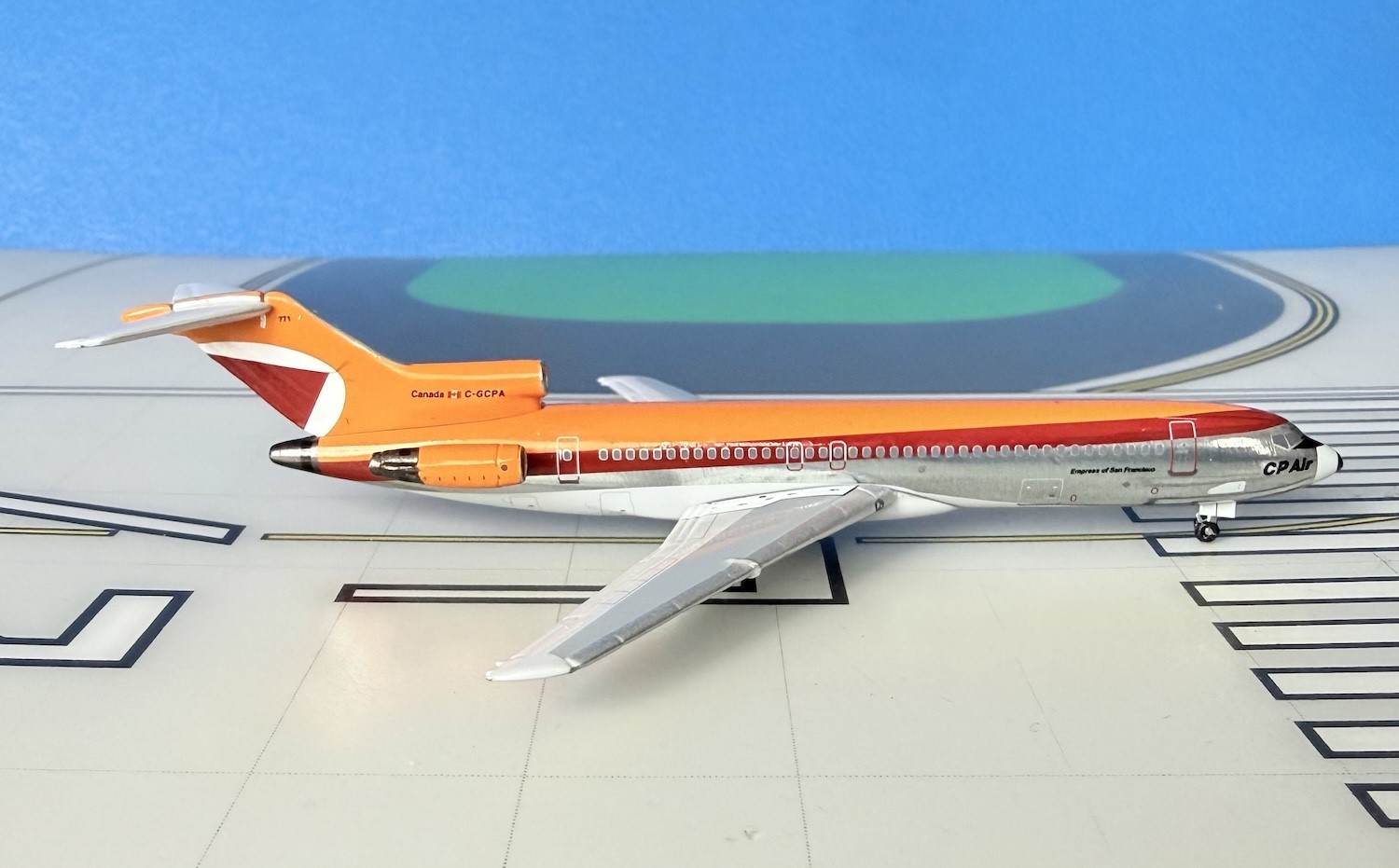 CP Air Boeing 727-200/Adv C-GCPA 1970s colors 1:400 scale diecast Aeroclassics