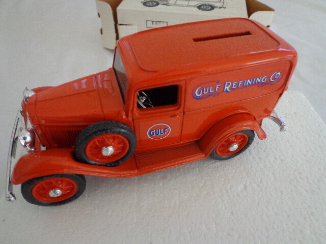 ERTL 1932 FORD PANEL GULF OIL DELIVERY BANK 1:25 DIECAST