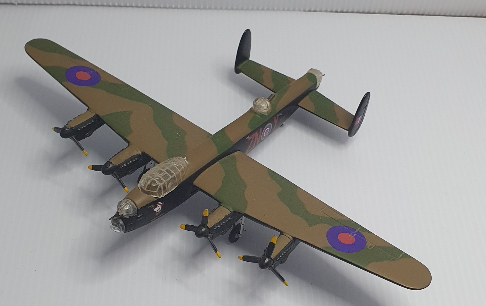 ATLES EDITIONS AVRO LANCASTER DIE-CAST 3 903 002 – Lancaster – ADMIRAL PRUNE