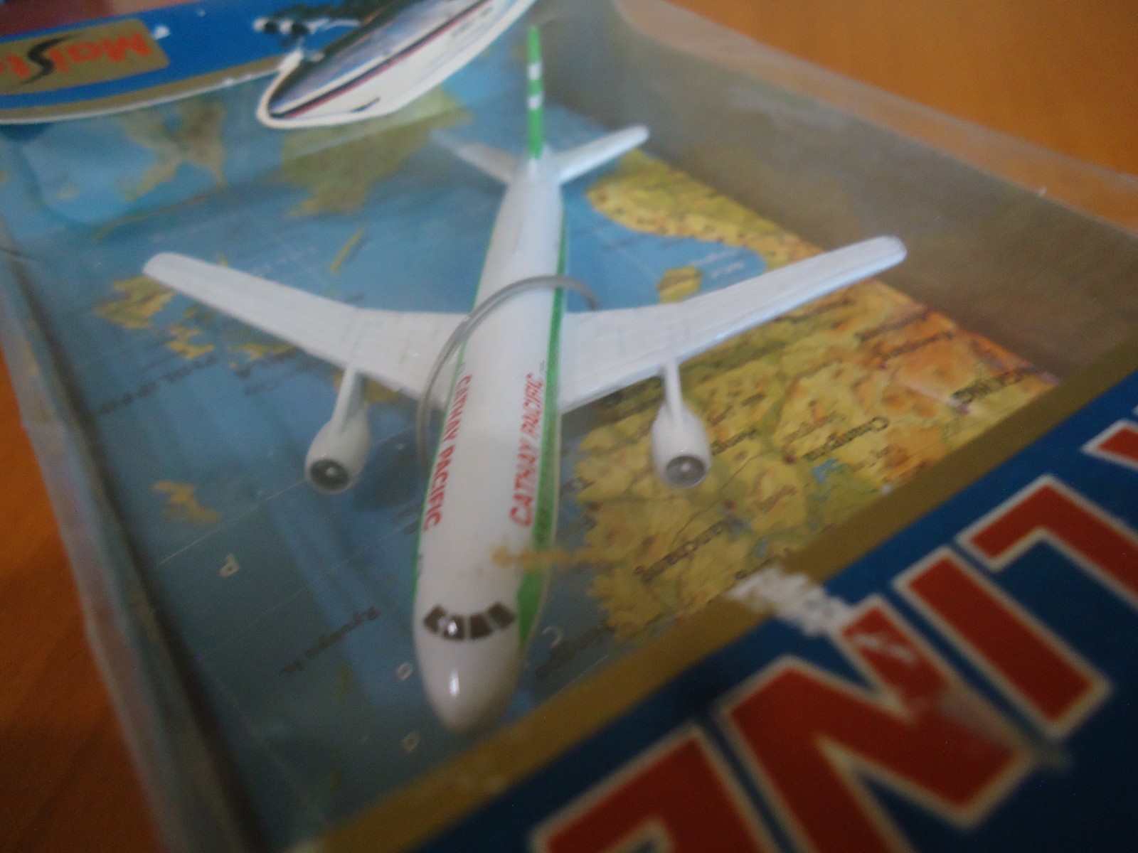 Maisto Air Line Cathay Pacific Commercial Jet Die Cast Replica