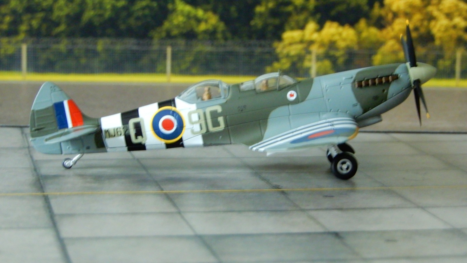 CORGI AA29202 – SPITFIRE T9, AIRCRAFT OPERATED BY BIGGIN HILL