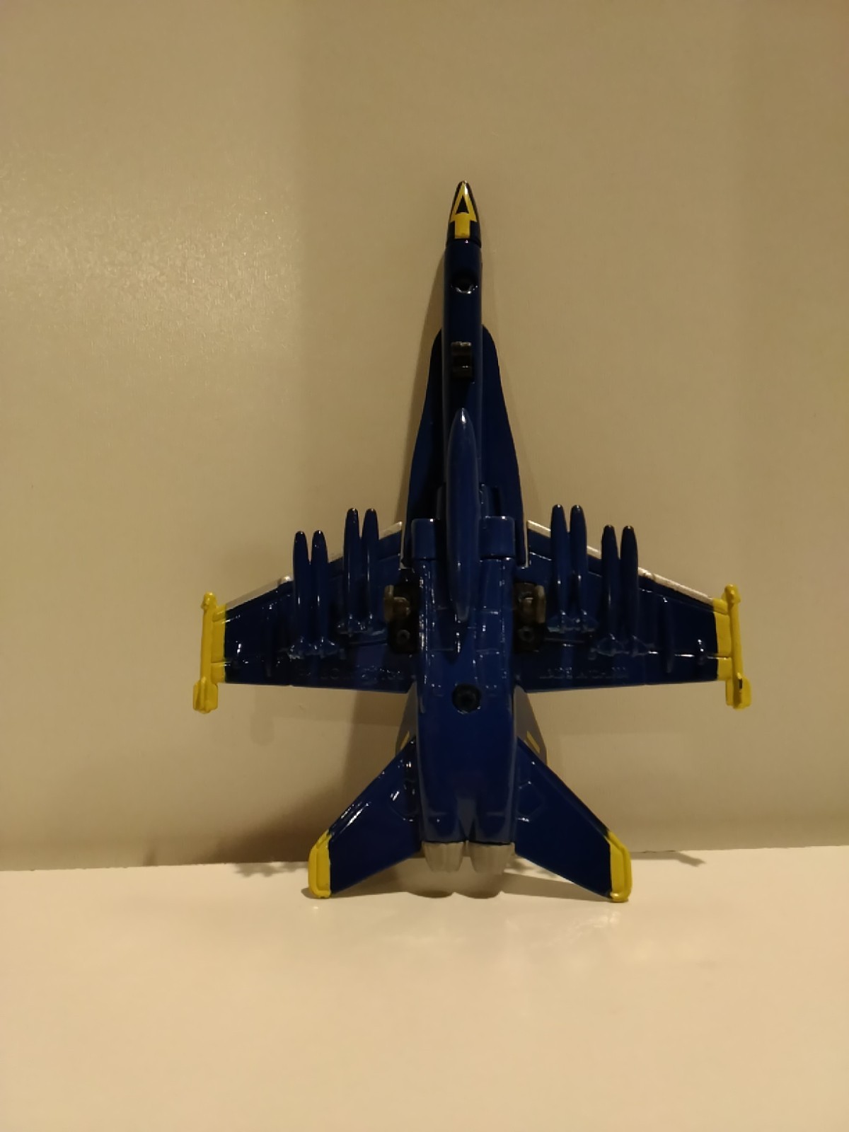 Maisto F18 Tailwinds U.S. Navy Blue Angels Fighter Jet MINT