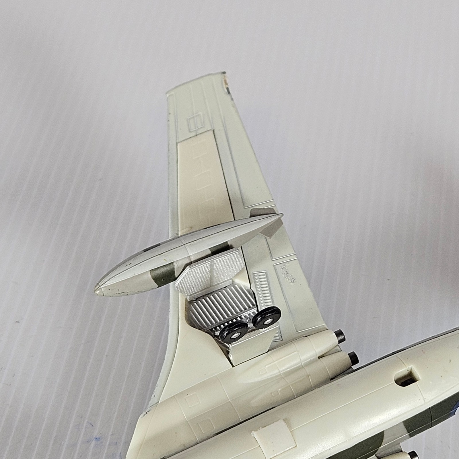 Archive Vickers Valiant Mk1 Camouflage Scale 1:144 Plastic Display Model Unbox
