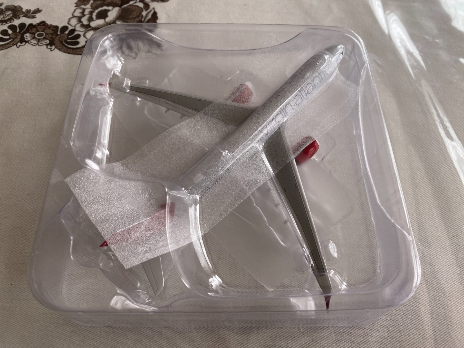 Phoenix Models 1/400 Virgin Atlantic Airways Airbus A330-300 Reg. G-VTOM