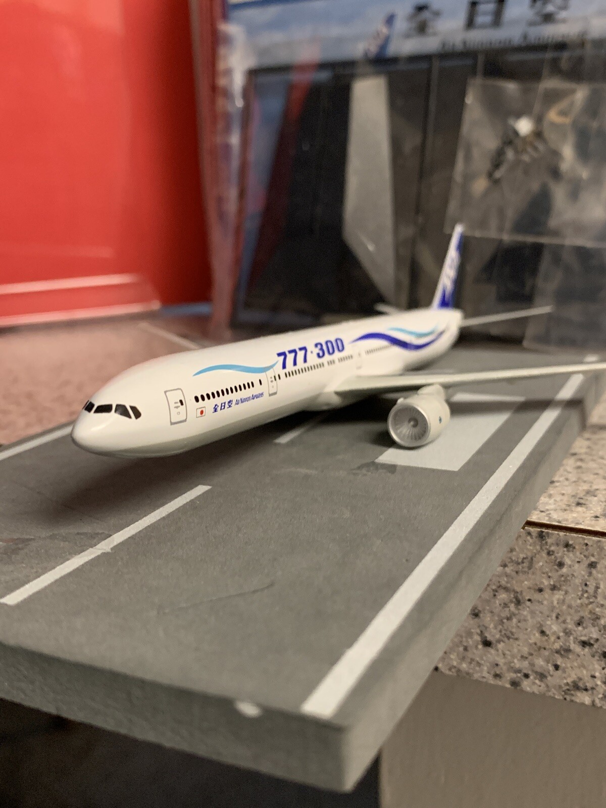 Hasegawa 1/400 scale diecast All Nippon Airways ANA Boeing 777-300 JA7300