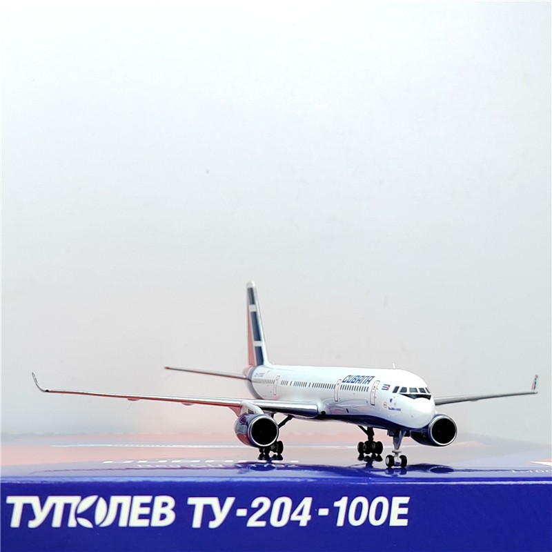 1:400 NG Models Cubana de Aviación Tu-204-100E Airplane Diecast Aircraft Model