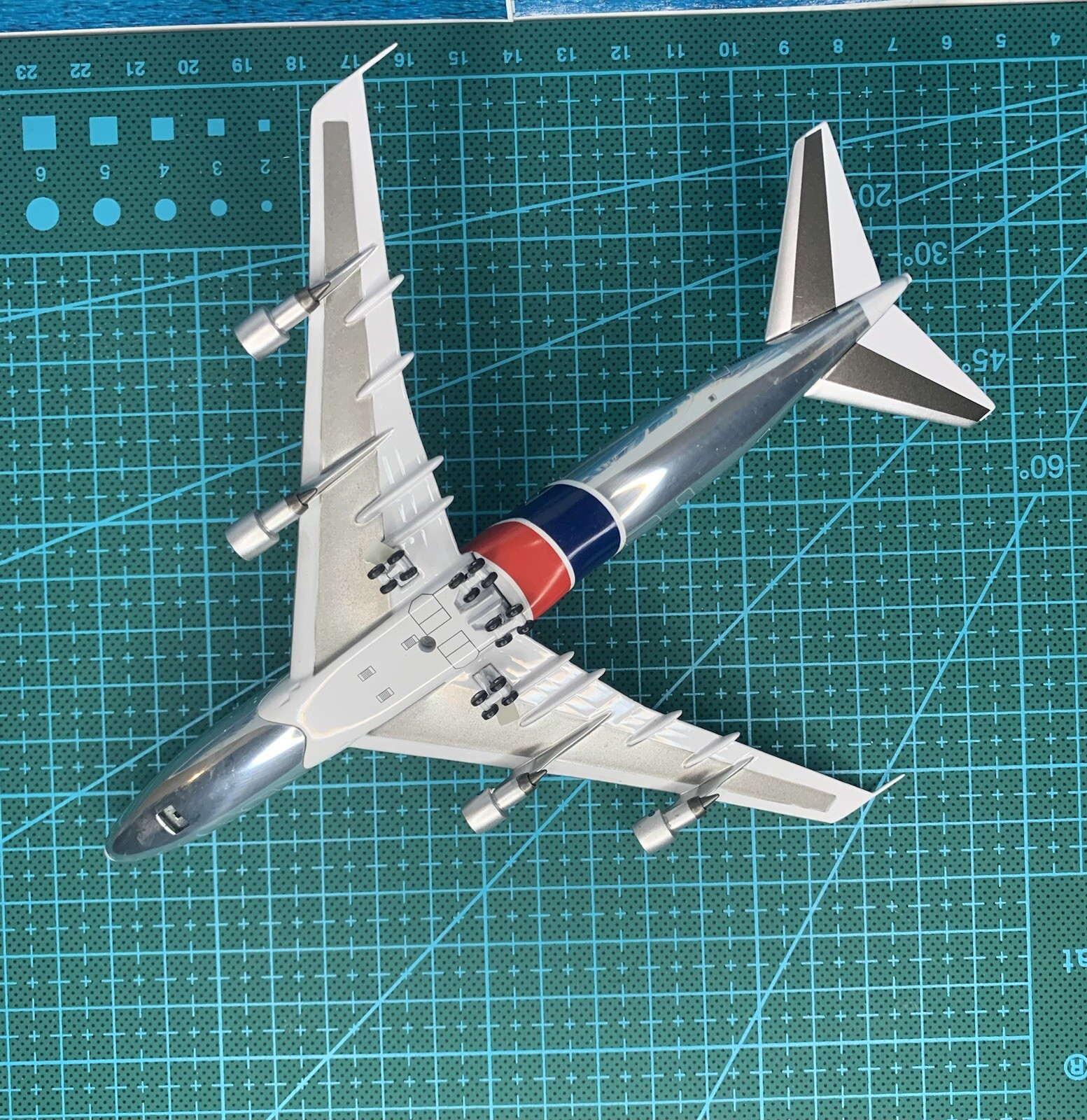 Flying Tigers Aeroclassics 1:400 Boeing 747-100 Reg: N803FT 80’s Colors Mint