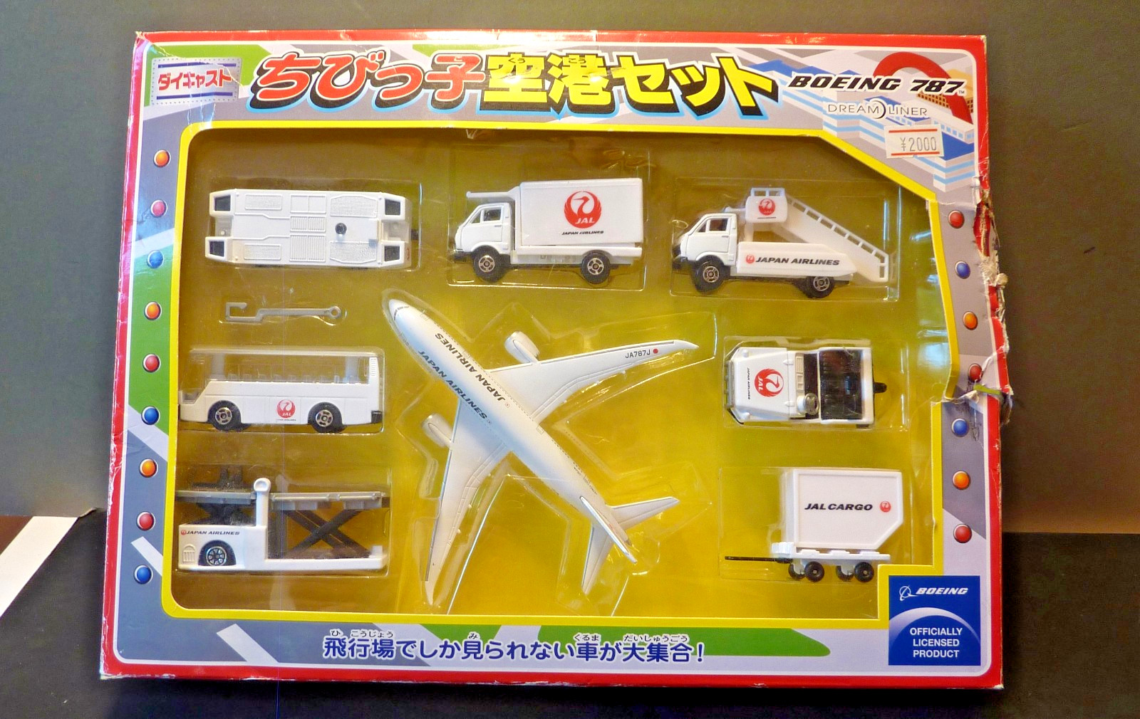 WELLY JAL BOEING 787 DREAMLINER GROUND SUPPORT-EIGHT (8) PIECE SET+ BONUS TRUCK!