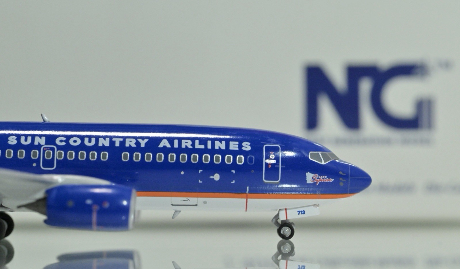 1:400 NG Models Sun Country B737-700 N713SY 77011