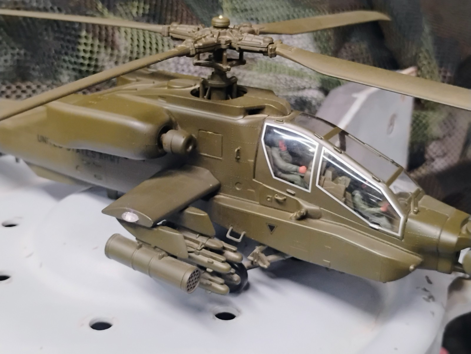 AH-64D Longbow Apache US Army Attack Helicopter 12″ Diecast Model RNLAF w Stand