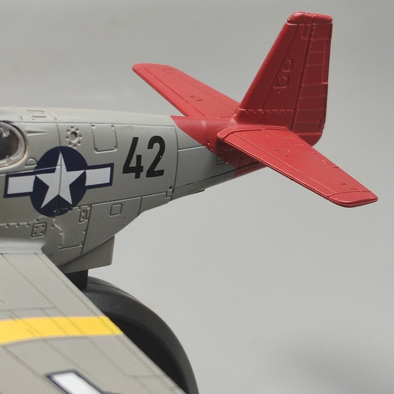 1:72 Diecast Military Model USAAF P-51B Mustang “Red Tails” Fighter Collection