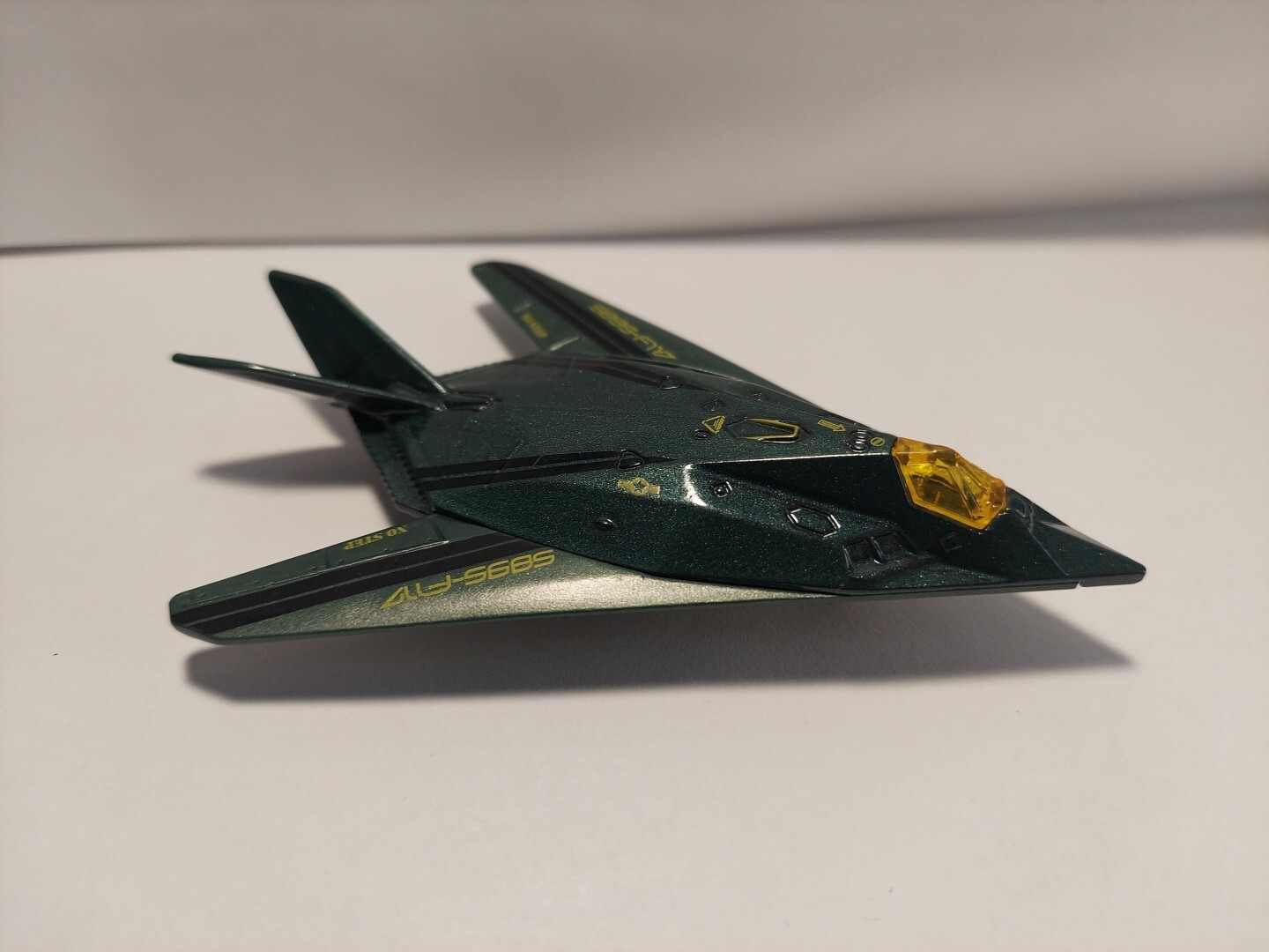 Matchbox LockHead F-117 Night Hawk 2010 Green Stealth Fighter