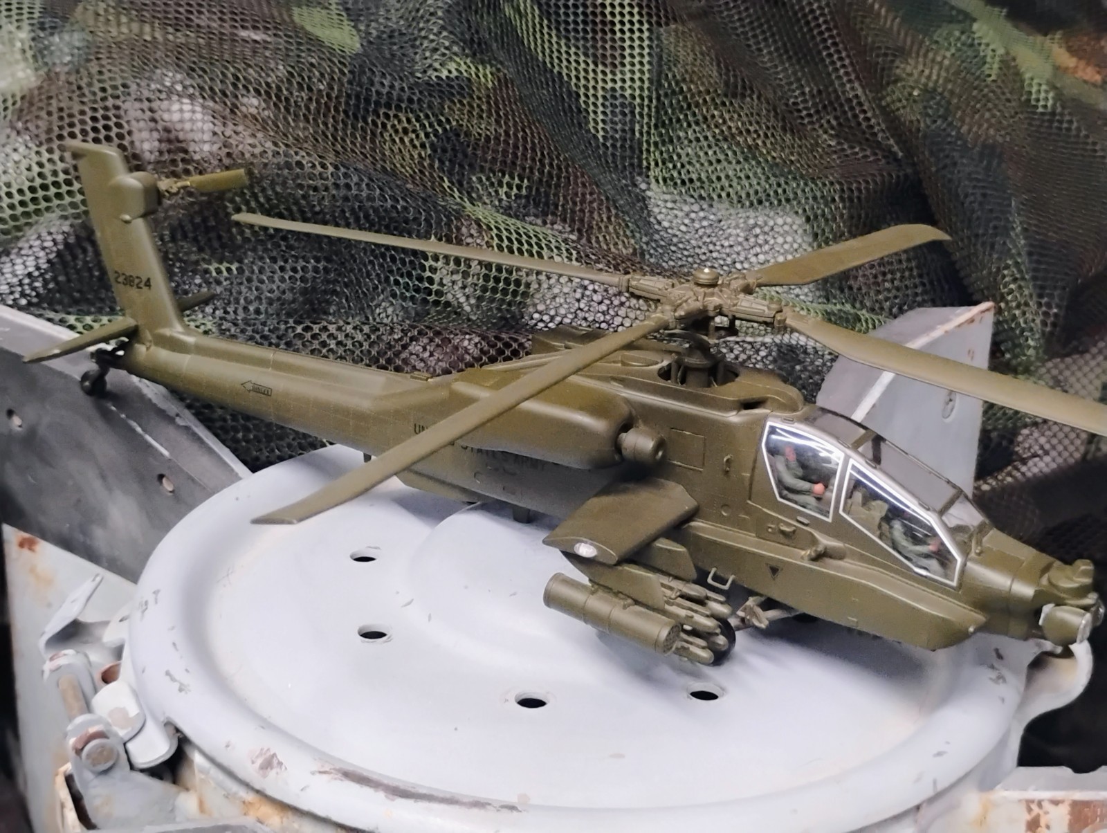AH-64D Longbow Apache US Army Attack Helicopter 12″ Diecast Model RNLAF w Stand