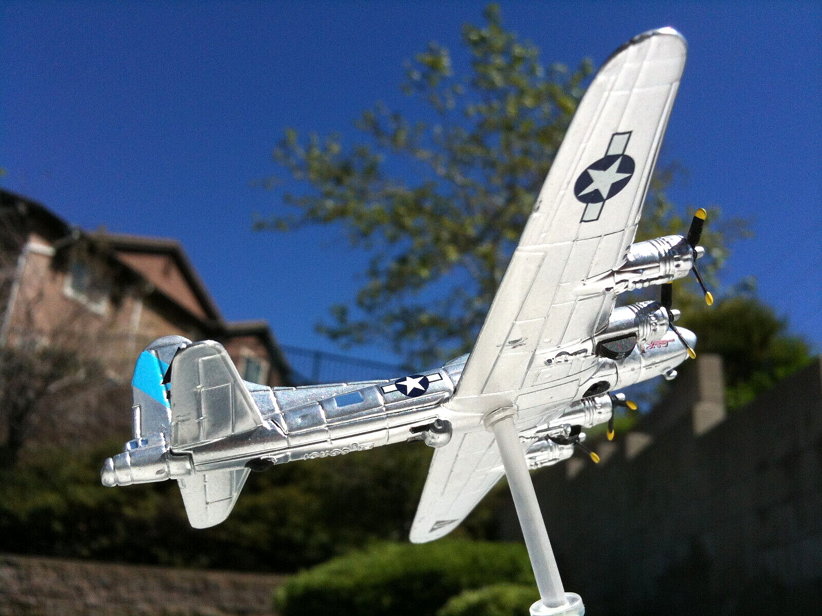 Corgi Boeing B17G Flying Fortress Confed. Air Force “Sentimental Journey” 1:300