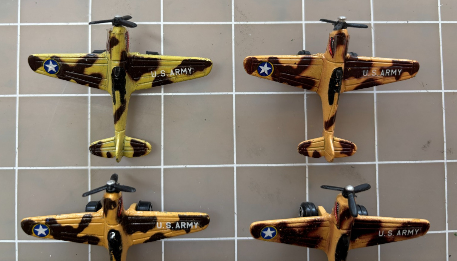 4 Miniature Diecast Planes, good for z scale airport/train layout – lot no. 17