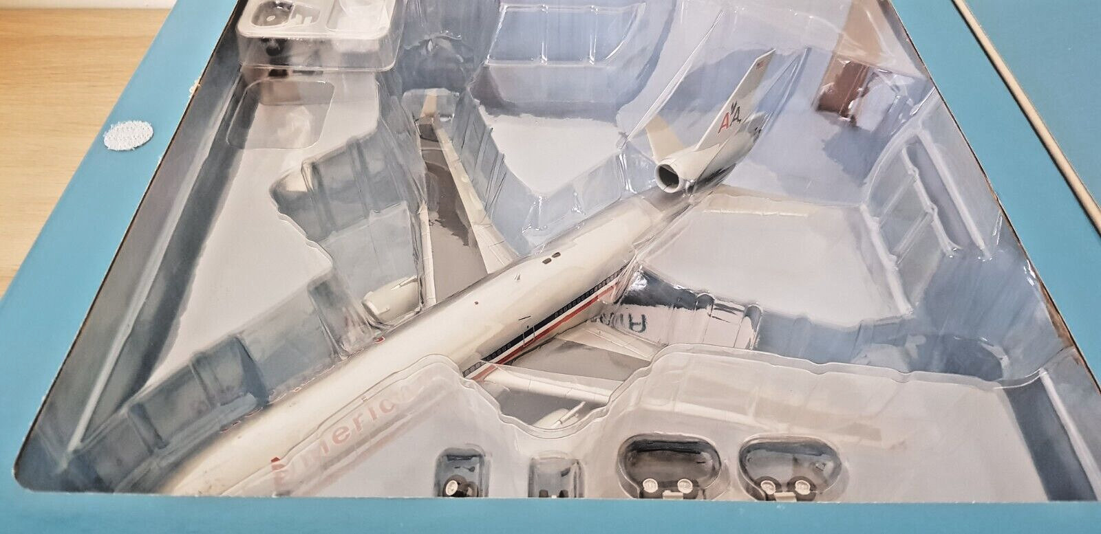 Hobby Master 1/200 HL1201 McDonnell Douglas MD-11 American Airlines, N1758B
