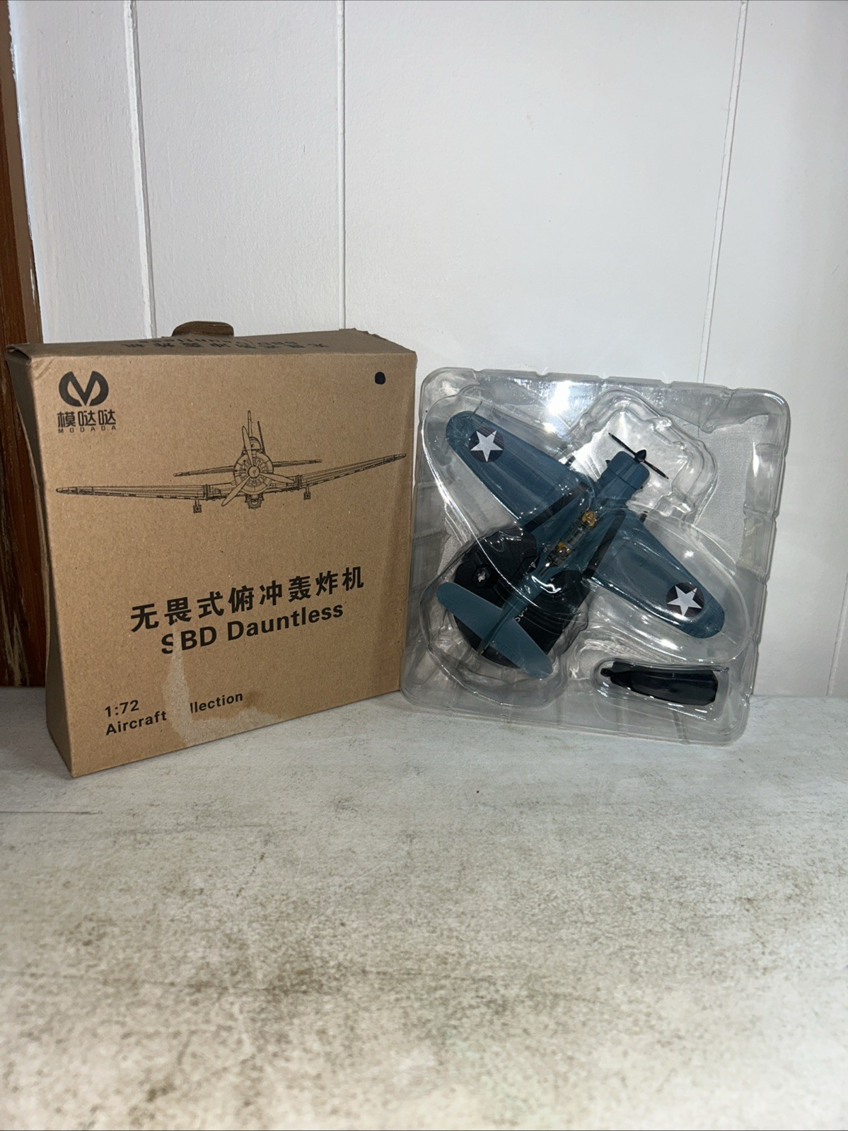 WWII 1:72 SBD Dauntless Dive Bomber Model Aircraft Collection With Display Stand