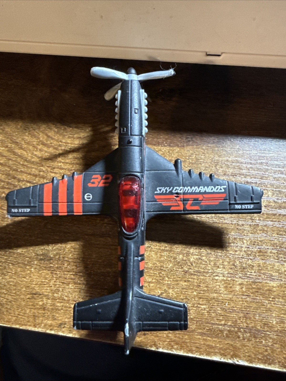 Matel Matchbox 2007 Sky Commandos Stunt Plane 1:55 Scale Diecast Propeller Plane