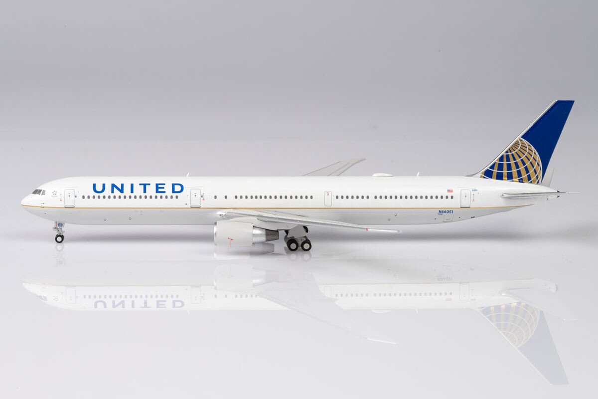 Panda Models 1:400 United Airlines Boeing B767-400(ER) N66051 Diecast Aircraft