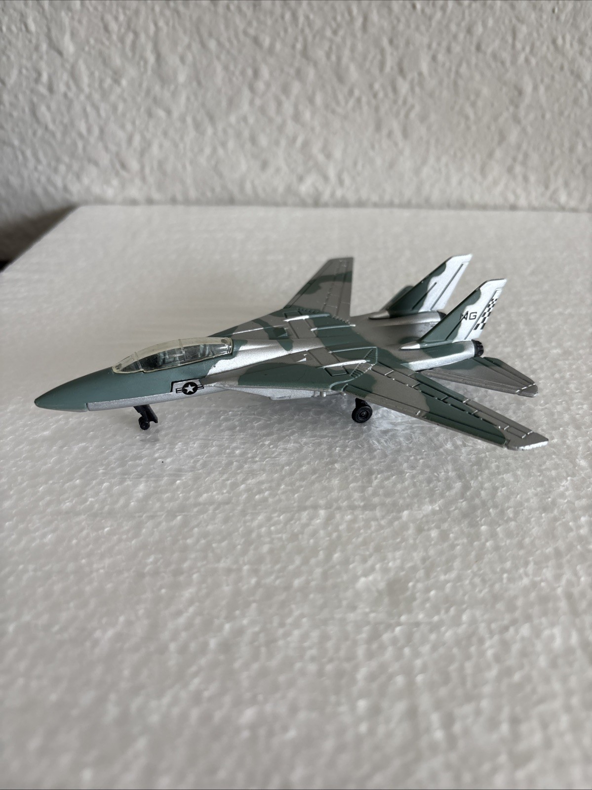 Maisto Diecast Metal Military Aircraft NAVY F-14 Tomcat Pre-Owned