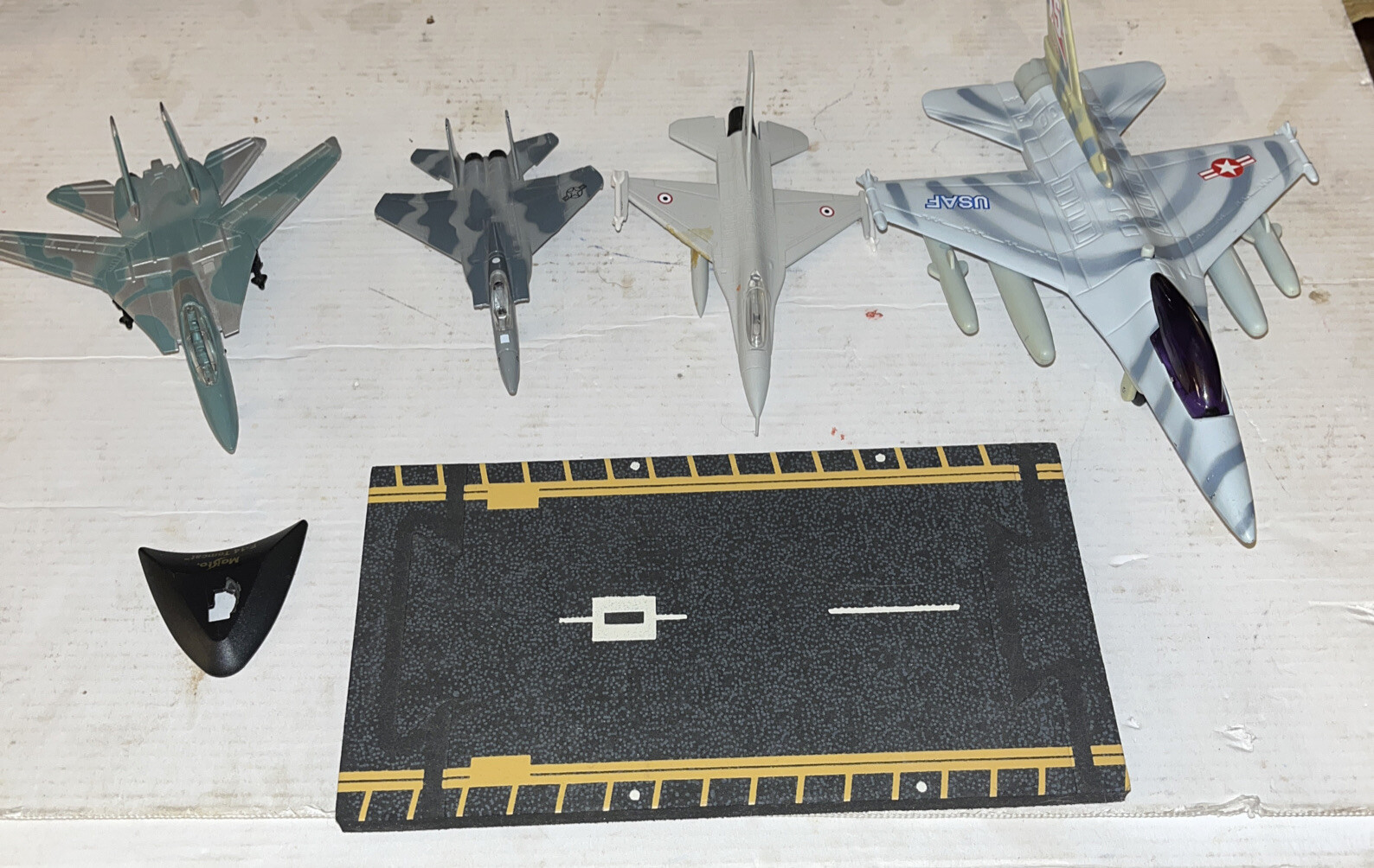 USAF Diecast F-14 Fighter Jet Toys Grey Green Camo Lot of 4 Runway Included