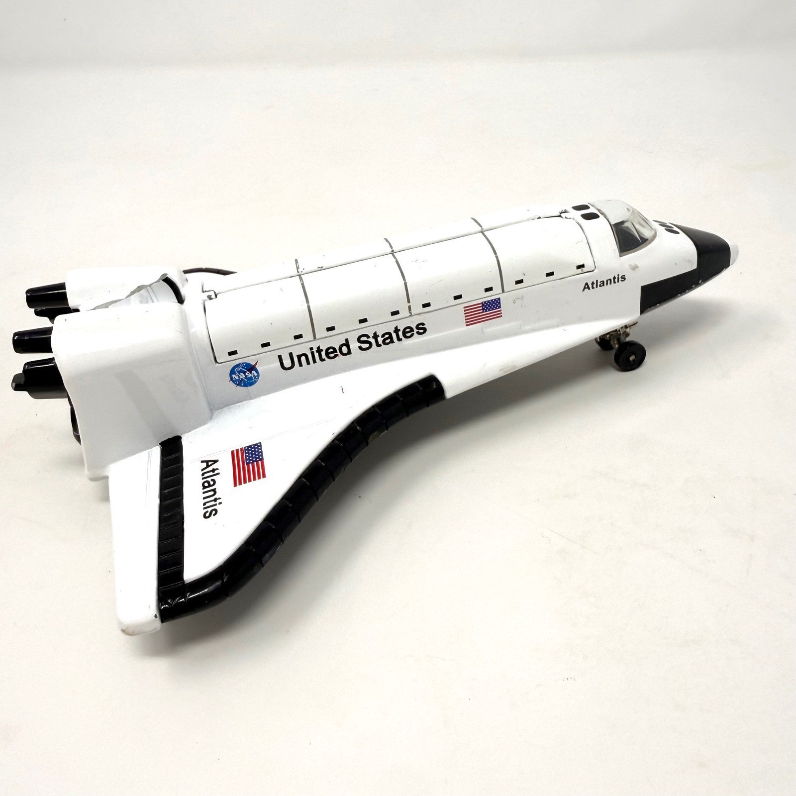 Daron NASA Space Shuttle Atlantis Toy White Diecast Opening Cargo Bay 072017