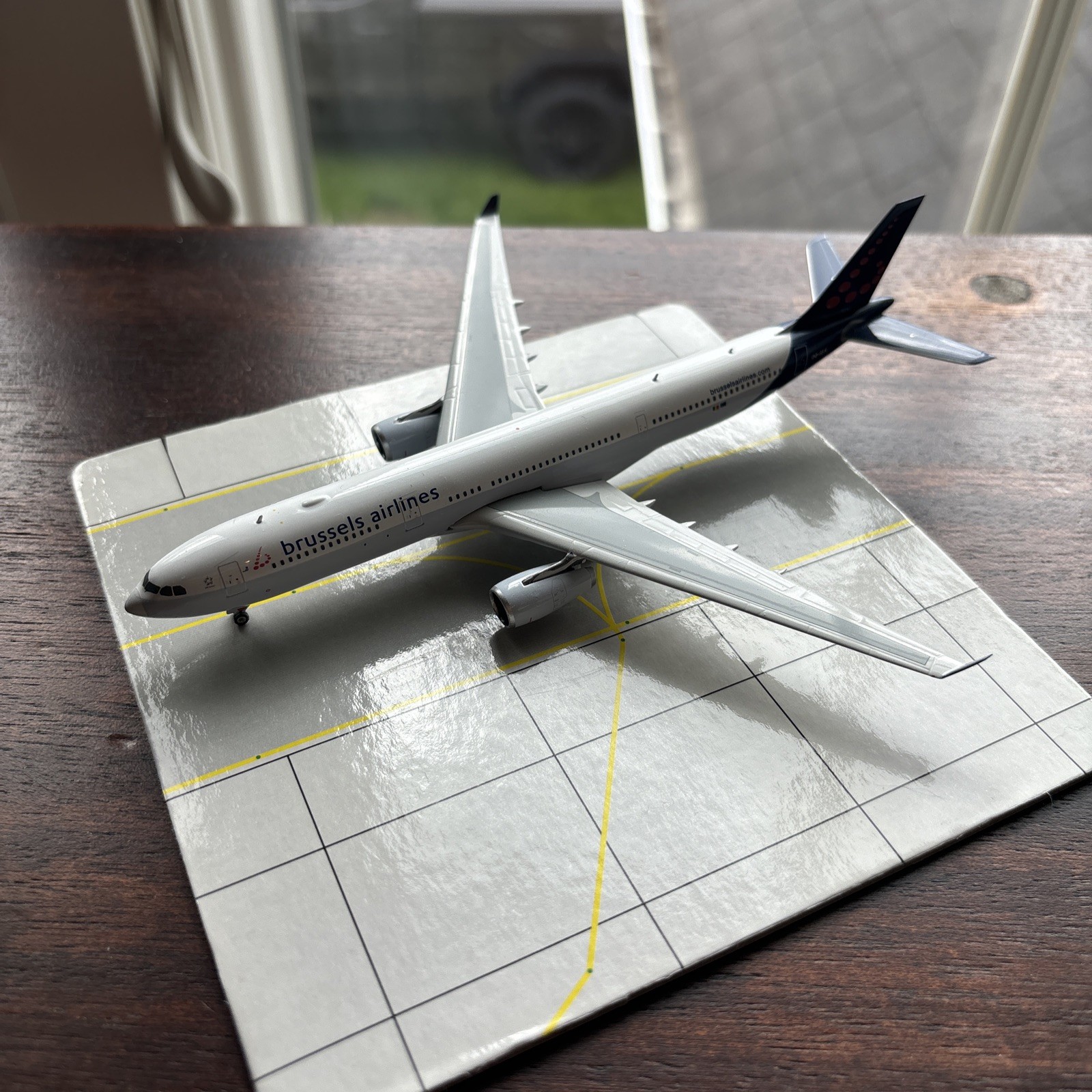 1:400 Phoenix PH11282 Brussels Airlines A330-300 OO-SFXRARE