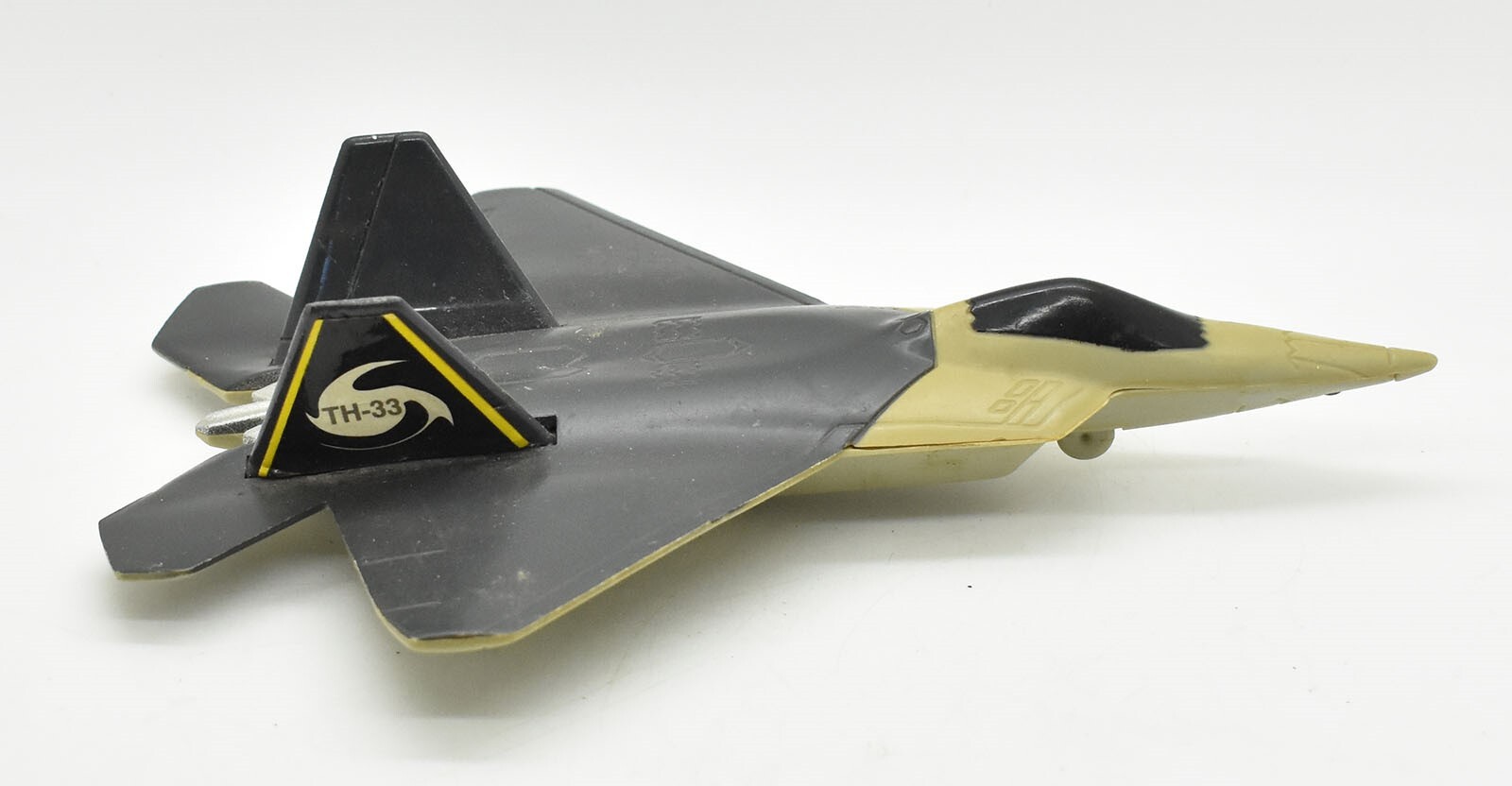 Lockheed Martin F-22 Raptor TH-33 7.5″ Plastic Plane